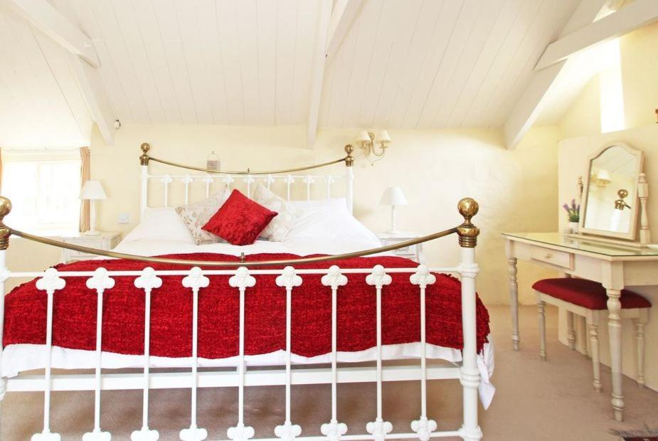 Meadowside Cottage, Characterful Grade 2 Listed Cottage Near To Wadebridge And Padstow Eksteriør billede